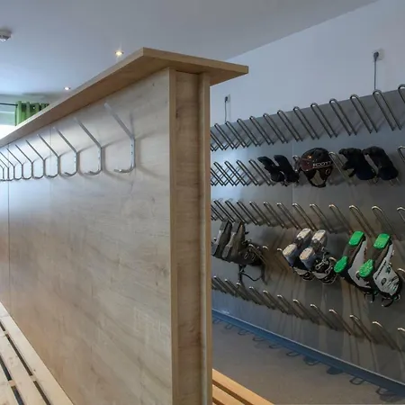 Almstueble Bergfrieden 2*